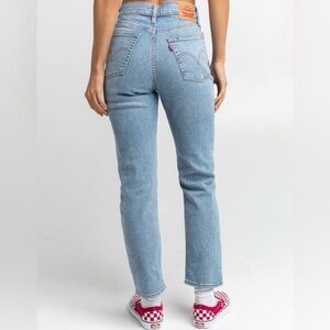 LEVI’S Wedgie Straight Leg Button Fly Denim Jeans Distressed Knees Size 26